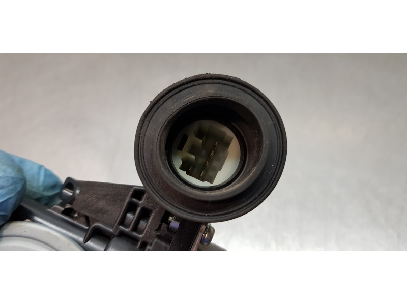 Recambio de elevalunas trasero izquierdo para toyota yaris hybrid active referencia OEM IAM 698400D220  