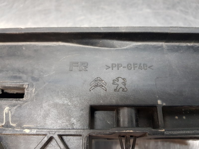 Recambio de panel frontal para peugeot 3008 active referencia OEM IAM 9824055880  