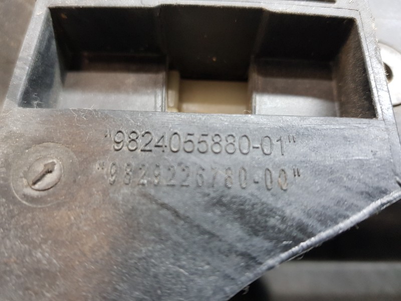 Recambio de panel frontal para peugeot 3008 active referencia OEM IAM 9824055880  