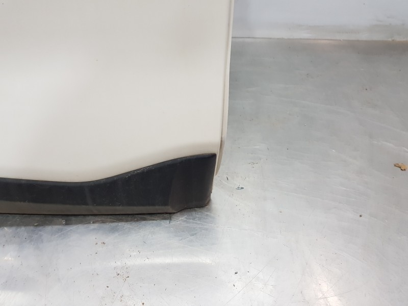 Recambio de puerta trasera derecha para kia stonic (ybcuv) concept referencia OEM IAM 77004H8400  