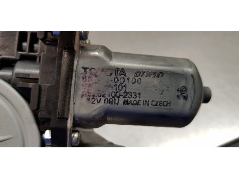 Recambio de elevalunas trasero izquierdo para toyota yaris hybrid active referencia OEM IAM 698400D220  