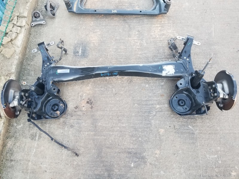 Recambio de puente trasero para peugeot 3008 active referencia OEM IAM 9833974880  