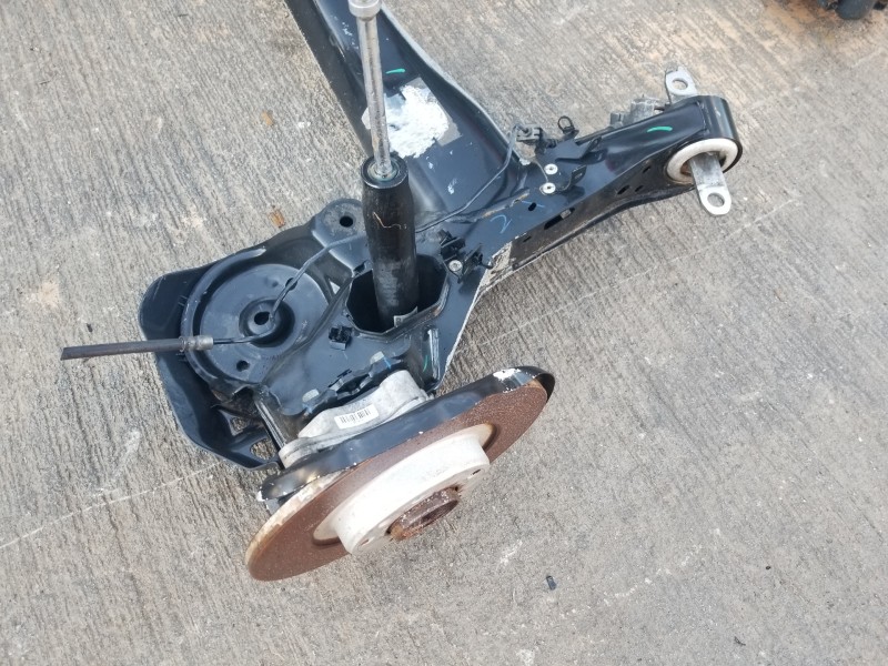 Recambio de puente trasero para peugeot 3008 active referencia OEM IAM 9833974880  