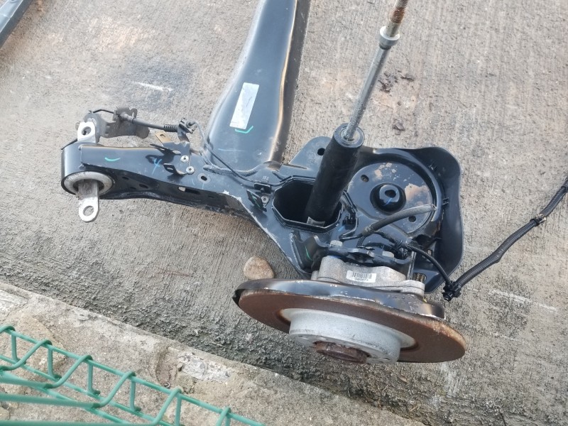 Recambio de puente trasero para peugeot 3008 active referencia OEM IAM 9833974880  