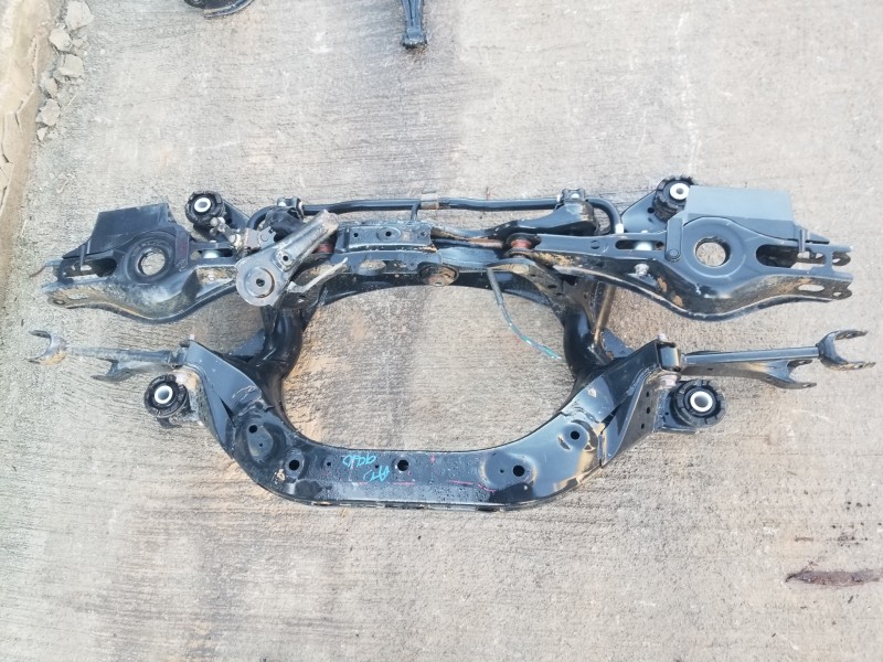 Recambio de puente trasero para toyota rav 4 hybrid referencia OEM IAM 5120642080  