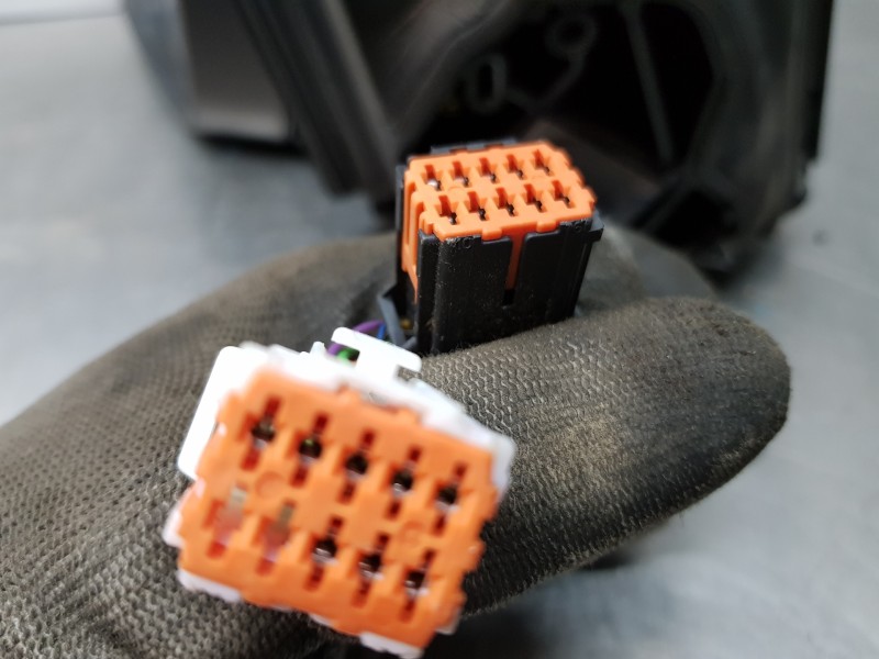 Recambio de retrovisor izquierdo para peugeot 3008 active referencia OEM IAM 1635224180  