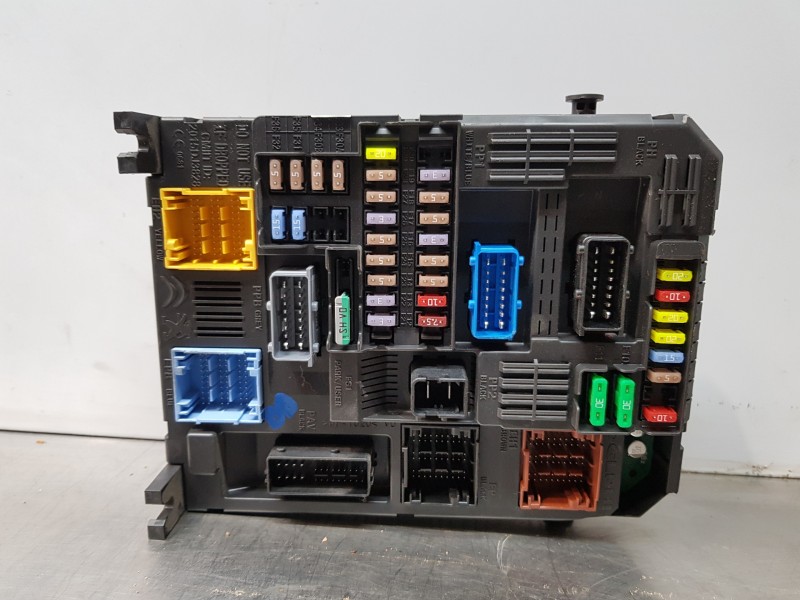 Recambio de caja reles / fusibles para peugeot 3008 active referencia OEM IAM 9819851280  