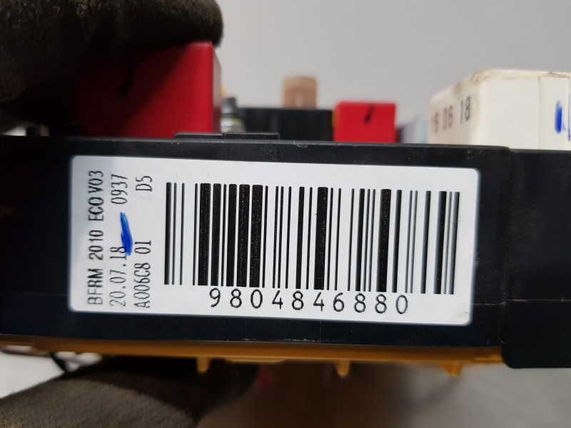 Recambio de caja reles / fusibles para peugeot 3008 active referencia OEM IAM 9804846880  