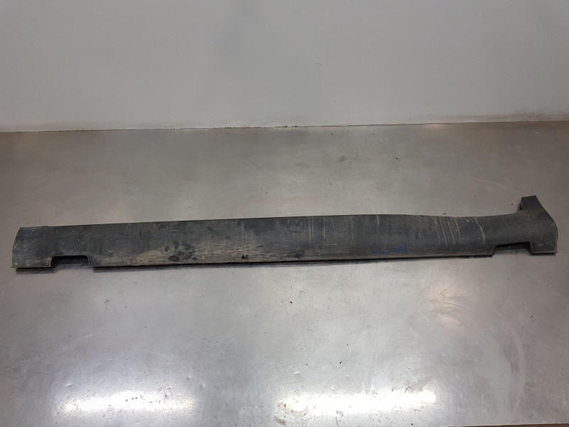 Recambio de faldon lateral para kia stonic (ybcuv) concept referencia OEM IAM 87753H8400  