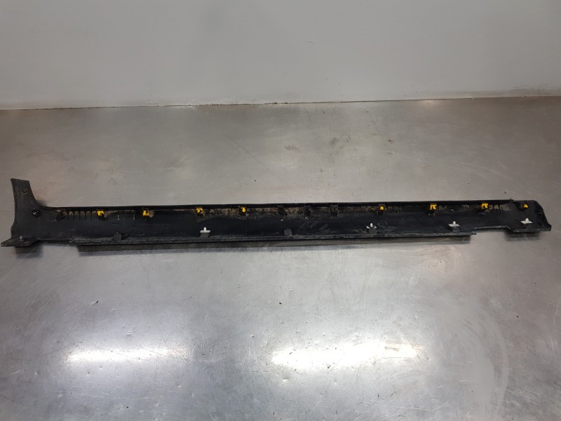 Recambio de faldon lateral para kia stonic (ybcuv) concept referencia OEM IAM 87753H8400  