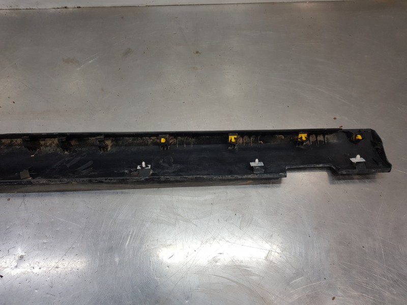 Recambio de faldon lateral para kia stonic (ybcuv) concept referencia OEM IAM 87753H8400  