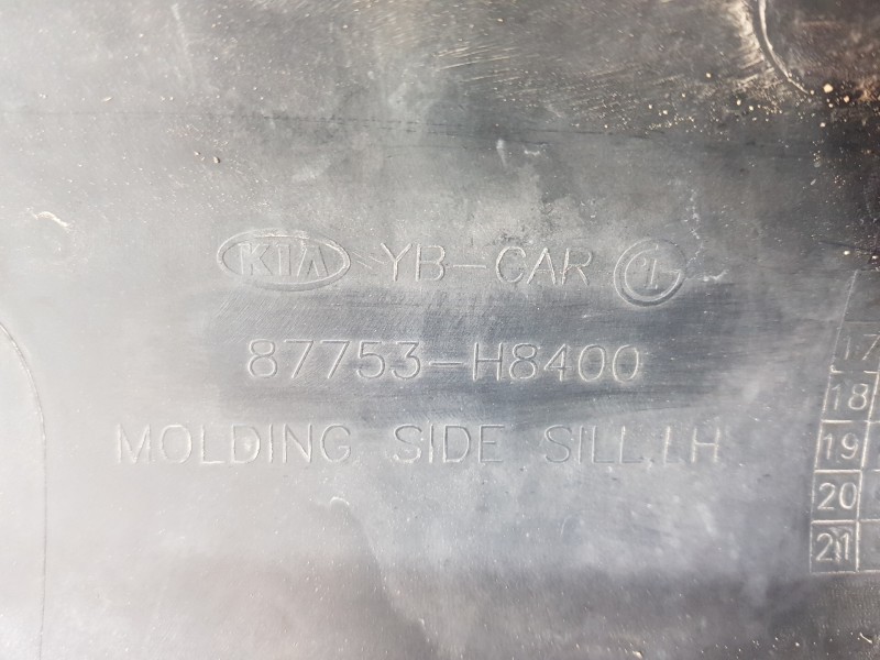 Recambio de faldon lateral para kia stonic (ybcuv) concept referencia OEM IAM 87753H8400  