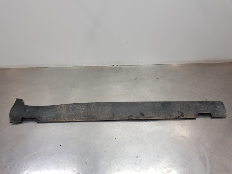 Recambio de faldon lateral para kia stonic (ybcuv) concept referencia OEM IAM 87754H8400  
