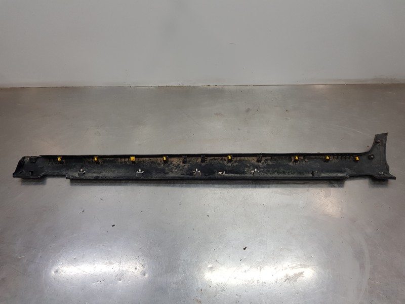 Recambio de faldon lateral para kia stonic (ybcuv) concept referencia OEM IAM 87754H8400  