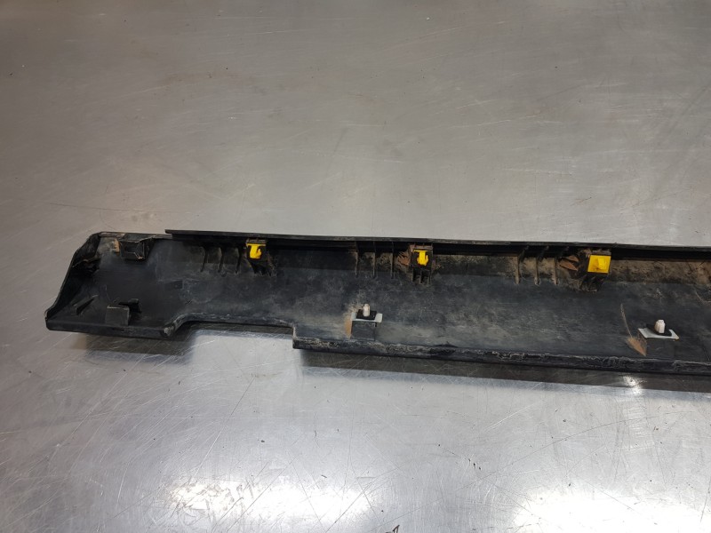 Recambio de faldon lateral para kia stonic (ybcuv) concept referencia OEM IAM 87754H8400  