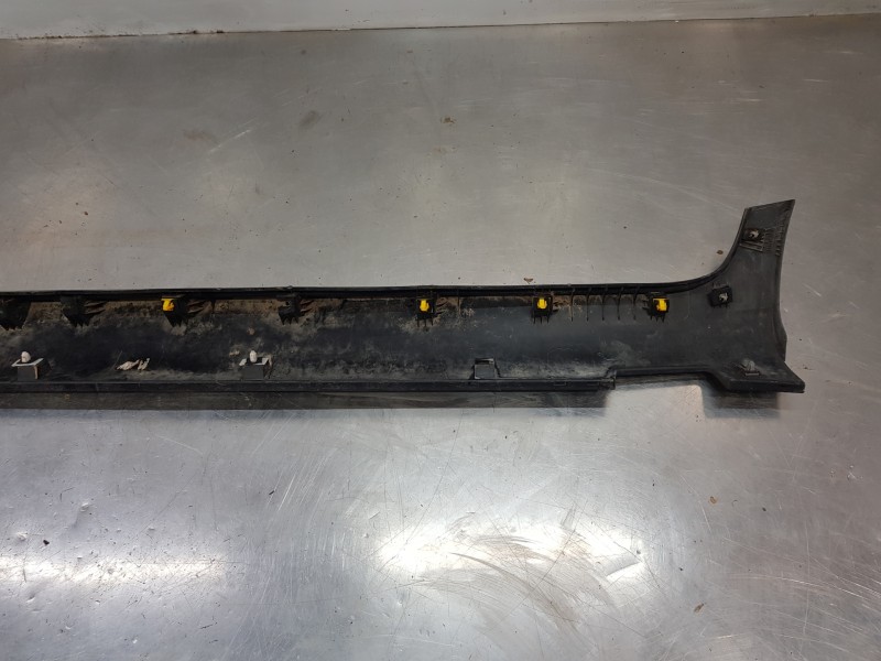 Recambio de faldon lateral para kia stonic (ybcuv) concept referencia OEM IAM 87754H8400  