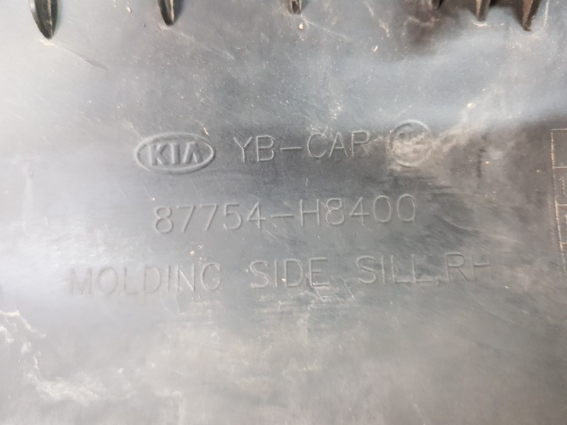 Recambio de faldon lateral para kia stonic (ybcuv) concept referencia OEM IAM 87754H8400  