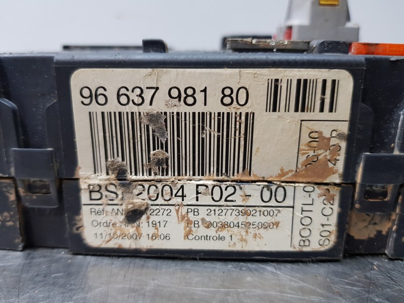 Recambio de caja reles / fusibles para peugeot 308 premium referencia OEM IAM 9663798180  