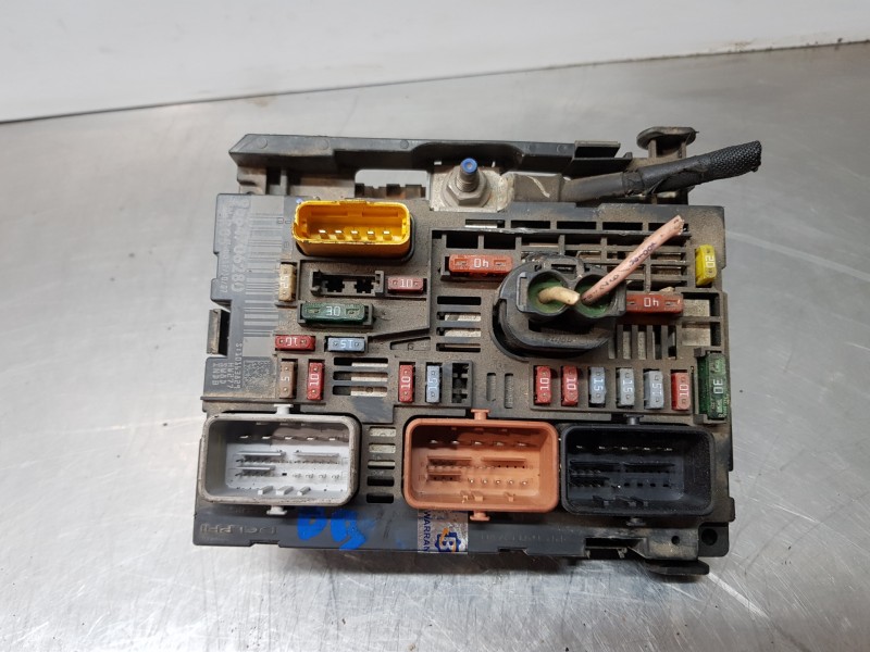 Recambio de caja reles / fusibles para peugeot 308 premium referencia OEM IAM 9664706280  