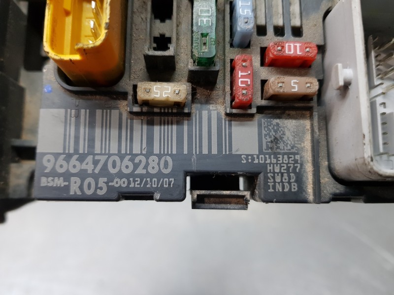 Recambio de caja reles / fusibles para peugeot 308 premium referencia OEM IAM 9664706280  