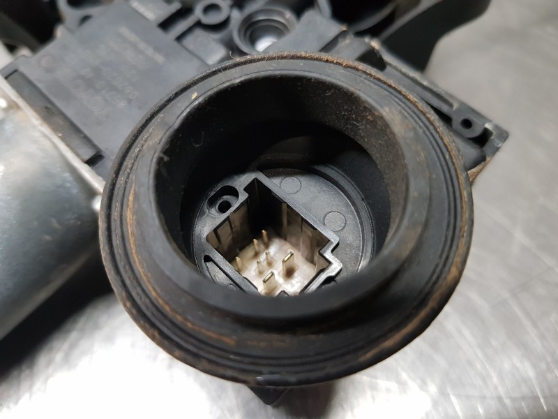 Recambio de elevalunas delantero derecho para toyota rav 4 hybrid referencia OEM IAM 6980142072 6980142070 