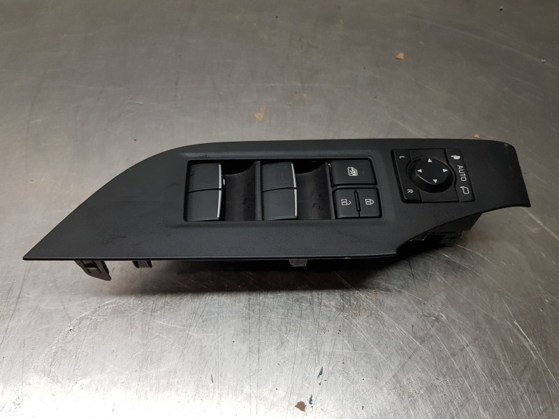 Recambio de mando elevalunas delantero izquierdo para toyota rav 4 hybrid referencia OEM IAM 8404042030  