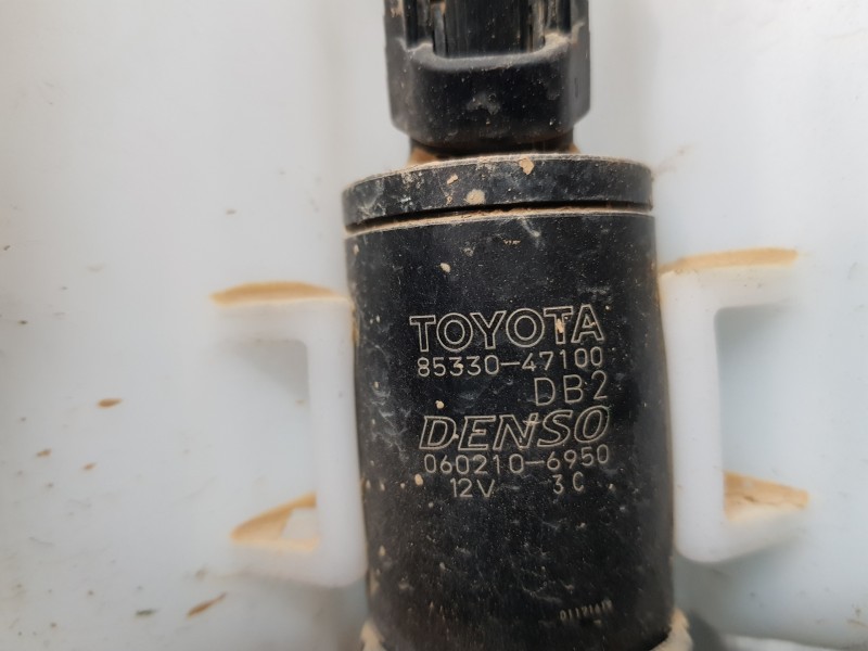 Recambio de deposito limpia para toyota rav 4 hybrid referencia OEM IAM 531542470  