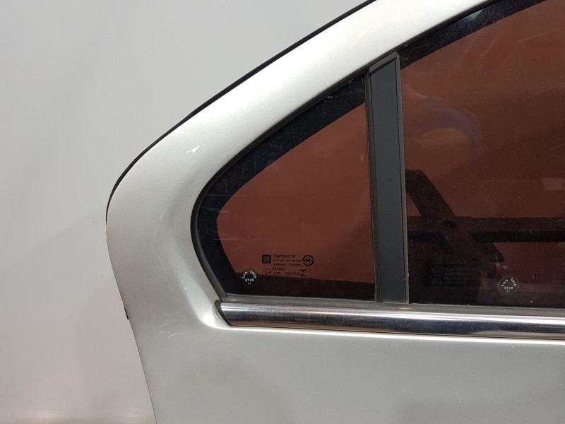 Recambio de puerta trasera derecha para chevrolet aveo sedán emotion referencia OEM IAM 95330583  
