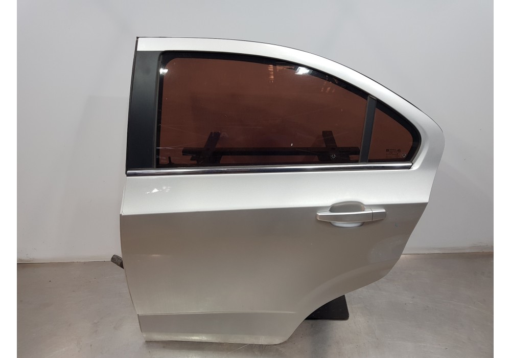 Recambio de puerta trasera izquierda para chevrolet aveo sedán emotion referencia OEM IAM 95330582   Recambio de puerta trasera izquierda para chevrolet aveo sedán emotion referencia OEM IAM 95330582
