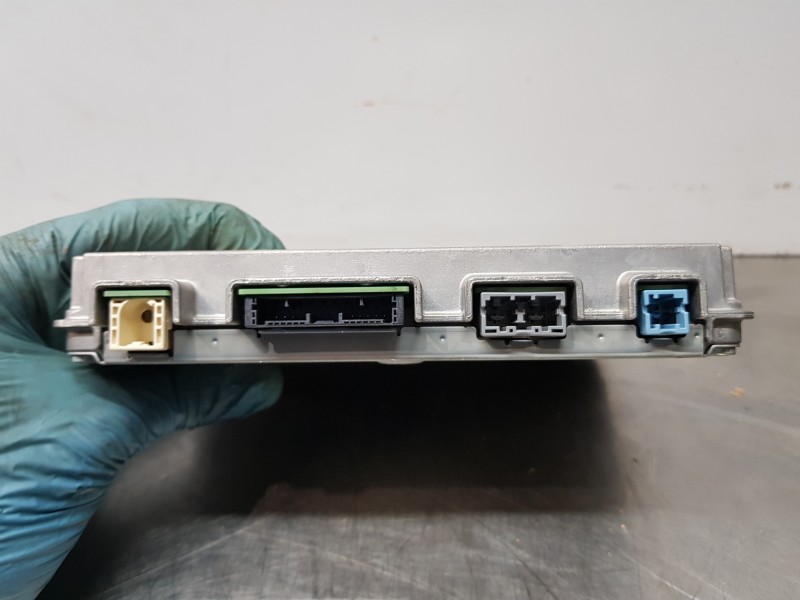 Recambio de amplificador de audio para toyota rav 4 hybrid referencia OEM IAM 8684006041  