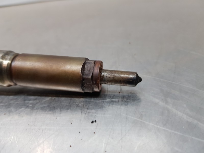 Recambio de inyector para renault megane iii berlina 5 p authentique referencia OEM IAM 166009445R  