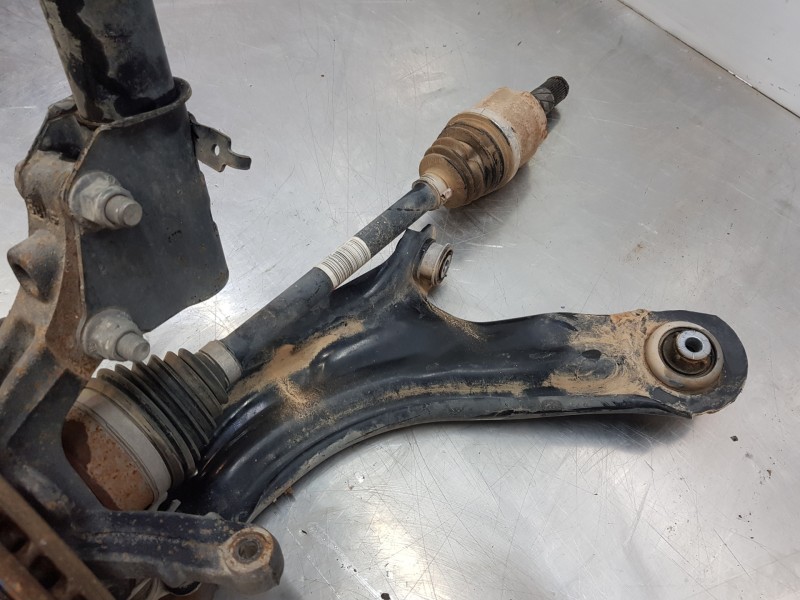 Recambio de mangueta delantera izquierda para renault kangoo express referencia OEM IAM 8200755585  