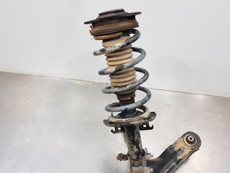 Recambio de mangueta delantera izquierda para renault kangoo express referencia OEM IAM 8200755585  