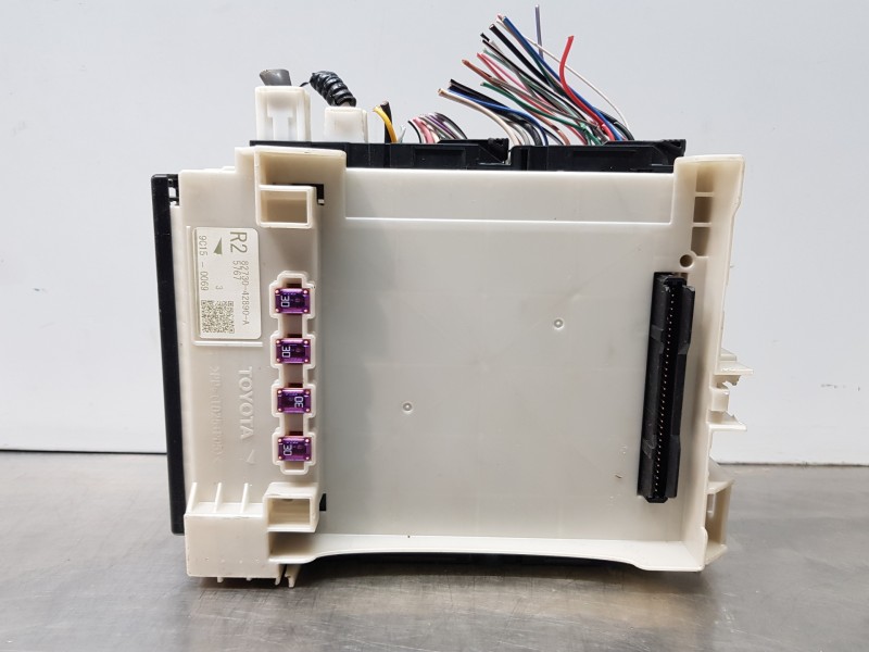 Recambio de modulo electronico para toyota rav 4 hybrid referencia OEM IAM 8273042890 8273042890A 