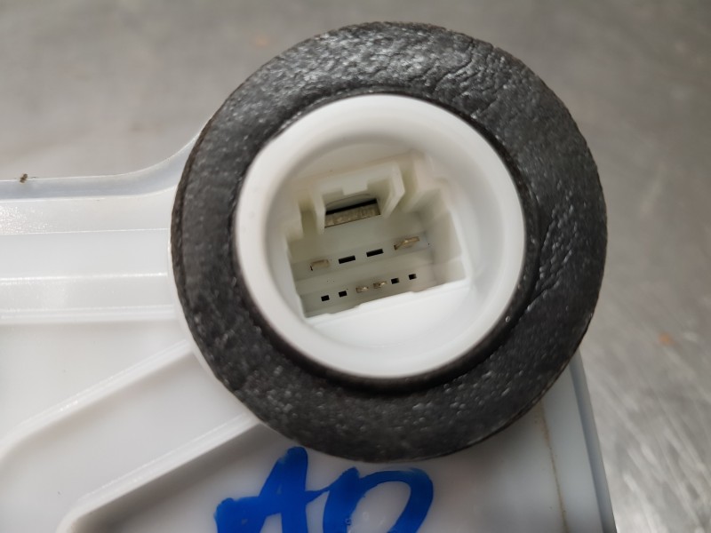 Recambio de cerradura puerta delantera derecha para toyota rav 4 hybrid referencia OEM IAM 6903062010  