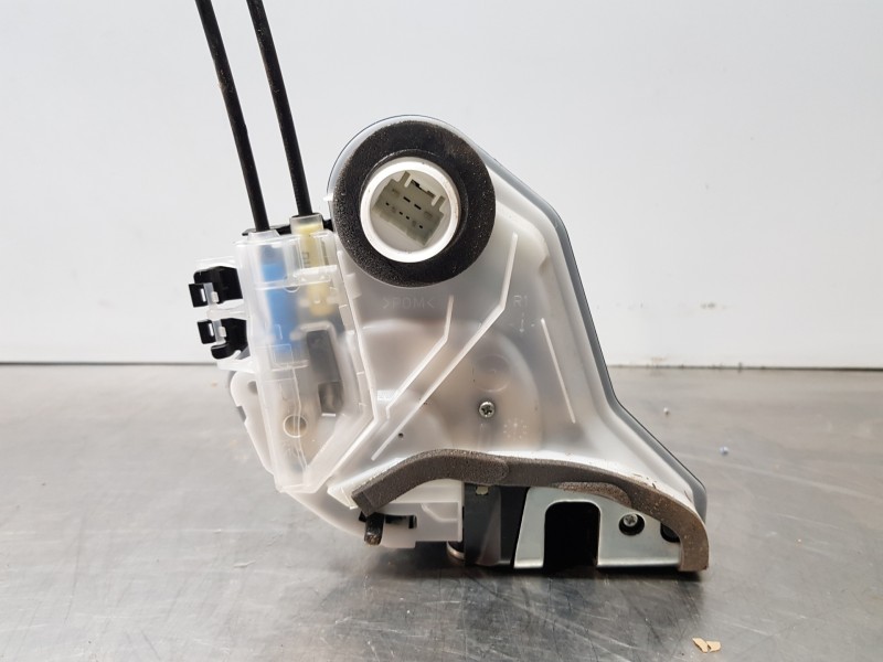 Recambio de cerradura puerta trasera derecha para toyota rav 4 hybrid referencia OEM IAM 6905048060  