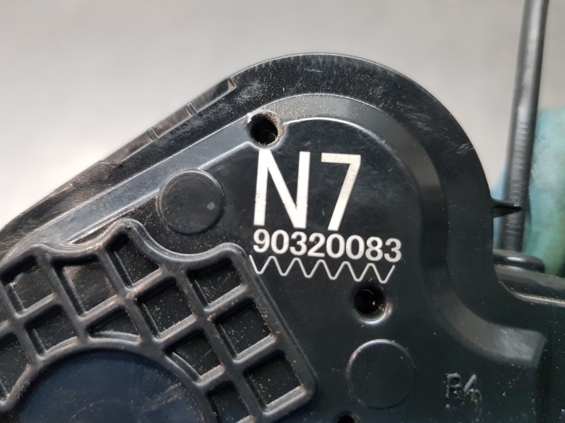 Recambio de cerradura puerta trasera derecha para toyota rav 4 hybrid referencia OEM IAM 6905048060  