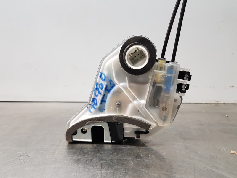 Recambio de cerradura puerta trasera izquierda para toyota rav 4 hybrid referencia OEM IAM 6906048060  