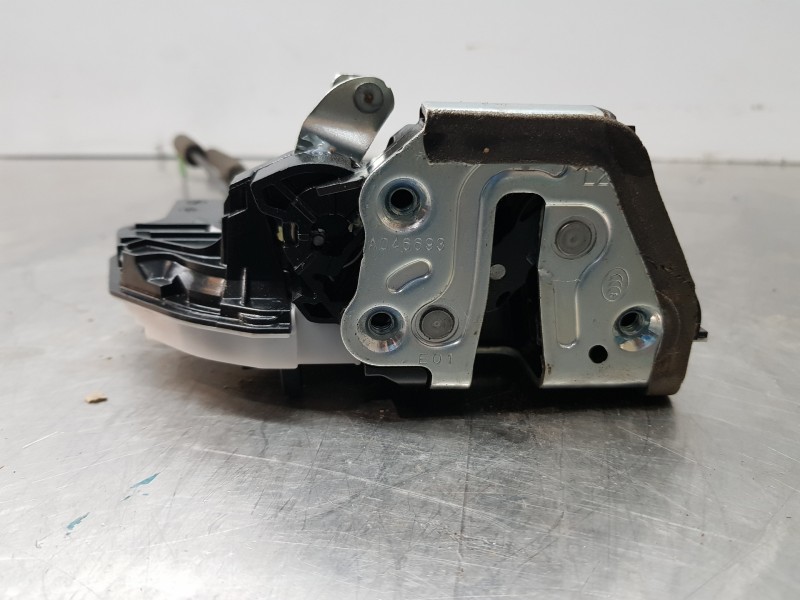 Recambio de cerradura puerta trasera izquierda para toyota rav 4 hybrid referencia OEM IAM 6906048060  