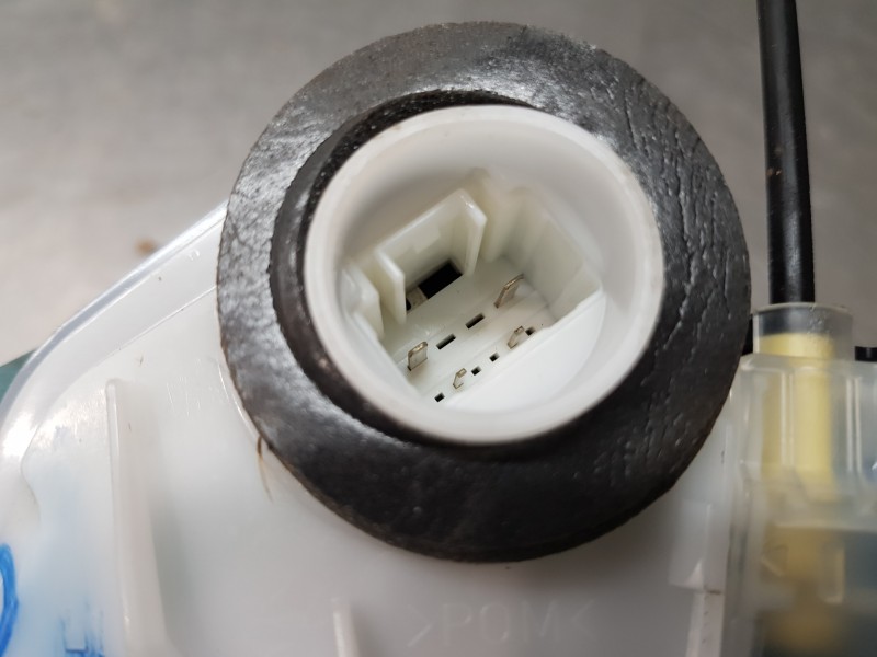 Recambio de cerradura puerta trasera izquierda para toyota rav 4 hybrid referencia OEM IAM 6906048060  