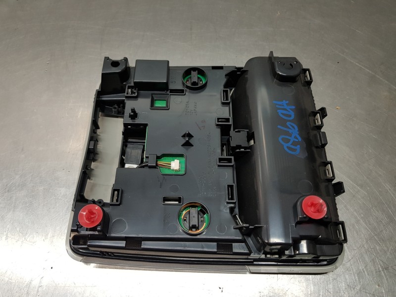 Recambio de luz interior para toyota rav 4 hybrid referencia OEM IAM 8124048040C1  