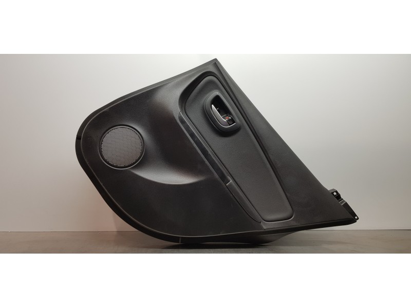 Recambio de guarnecido tapizado puerta trasera derecha para toyota yaris hybrid active referencia OEM IAM 676300DL70C0  