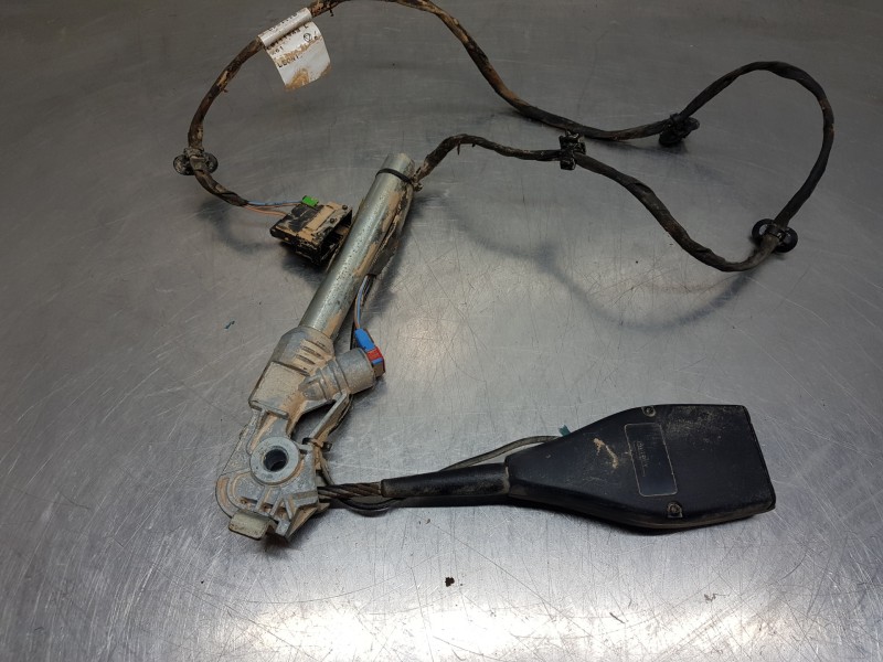 Recambio de enganche del cinturon delantero izq para renault kangoo express referencia OEM IAM 878977650R  