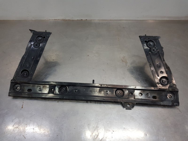 Recambio de travesaño inferior para renault kangoo express referencia OEM IAM 622102554R  