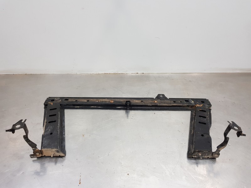 Recambio de travesaño inferior para renault kangoo express referencia OEM IAM 622102554R  
