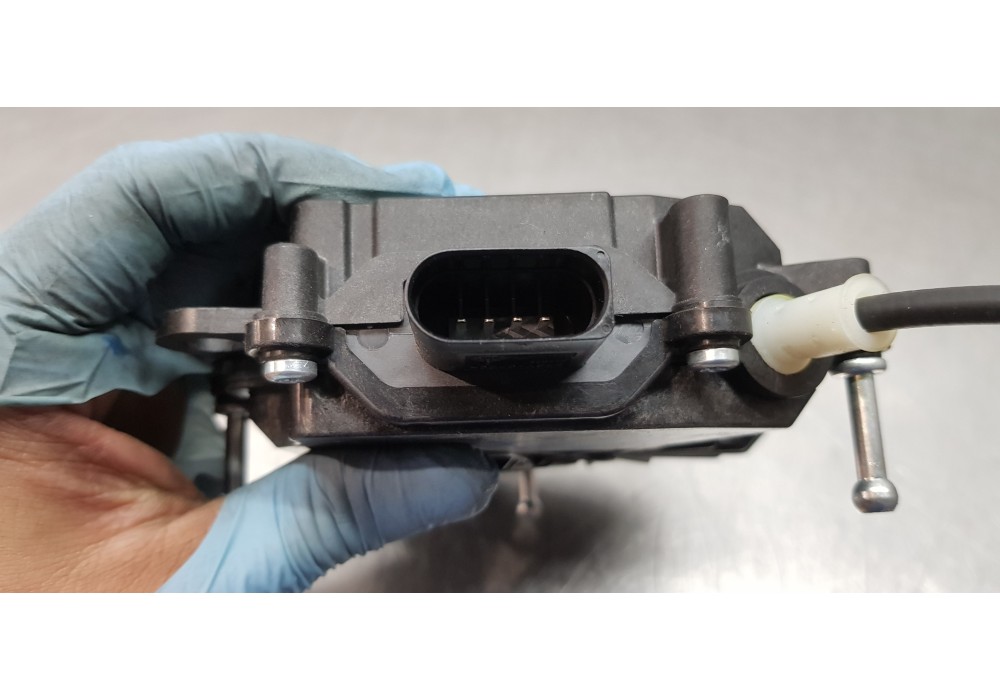 Recambio de motor cierre centralizado porton para land rover discovery sport pure referencia OEM IAM LR095551 DK62404C10AD DK624