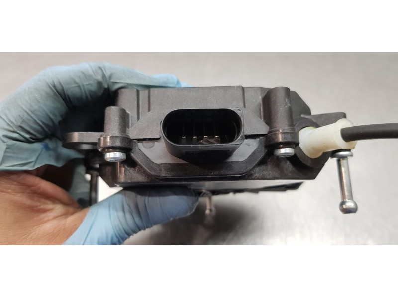 Recambio de motor cierre centralizado porton para land rover discovery sport pure referencia OEM IAM LR095551 DK62404C10AD DK624