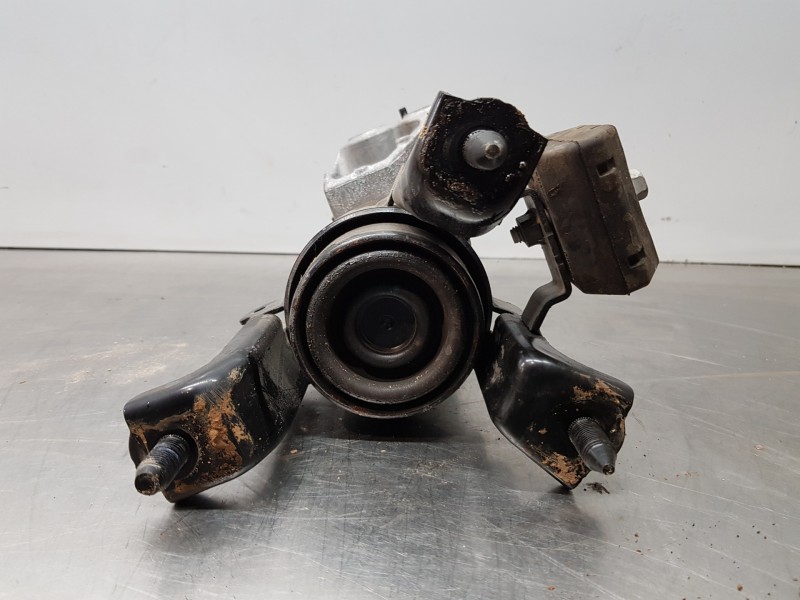 Recambio de soporte motor delantero para toyota rav 4 hybrid referencia OEM IAM 1236125090  