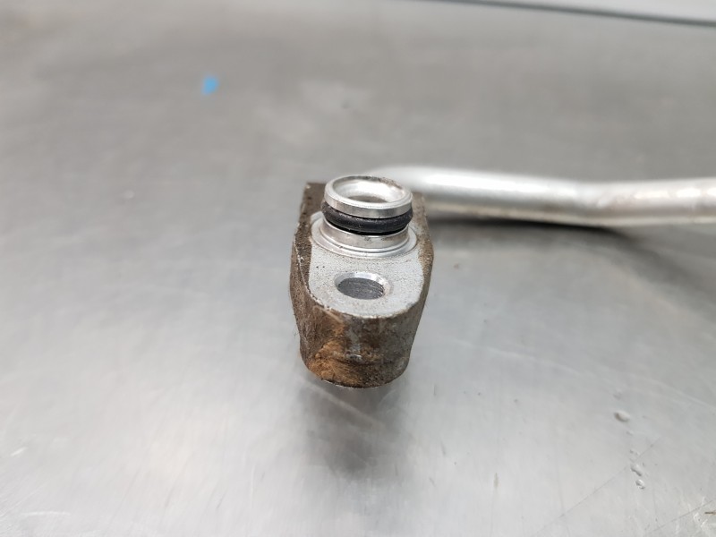 Recambio de tubos aire acondicionado para toyota rav 4 hybrid referencia OEM IAM 8871142060  