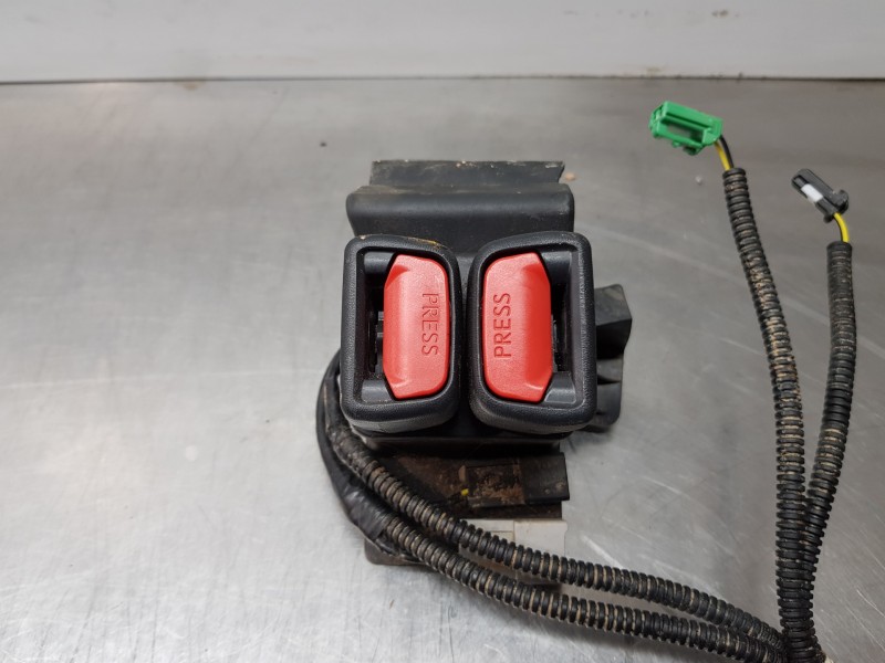 Recambio de enganche del cinturon trasero central para toyota rav 4 hybrid referencia OEM IAM 7348042070C0  